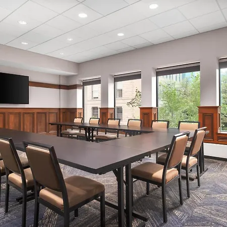 Hampton Inn & Suites Chicago-Downtown-2
