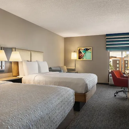 Hampton Inn Tropicana-2