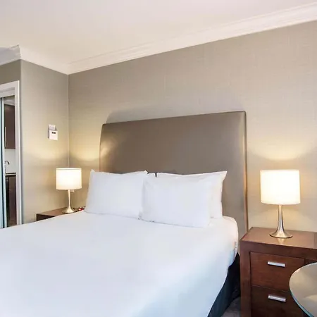 Sandman Hotel & Suites Vancouver Airport-3