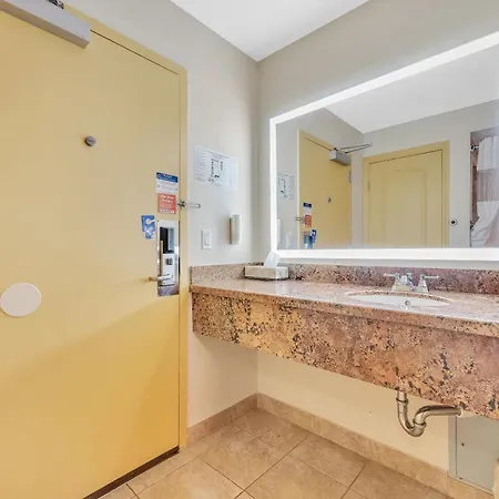 Rodeway Inn & Suites Fort Lauderdale Airport & Cruise Port-3