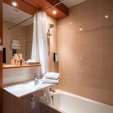 Kyriad Rennes Nord Hotel-3