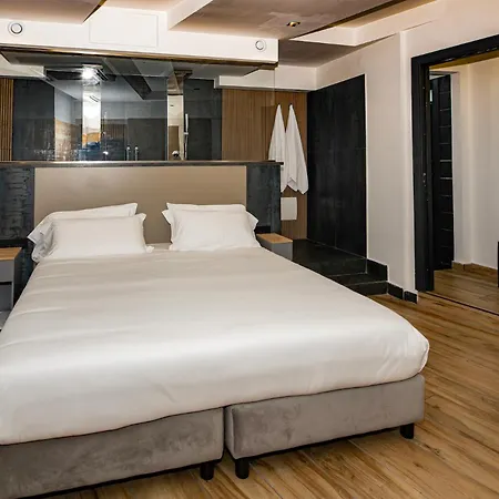 Golden Hotel-3