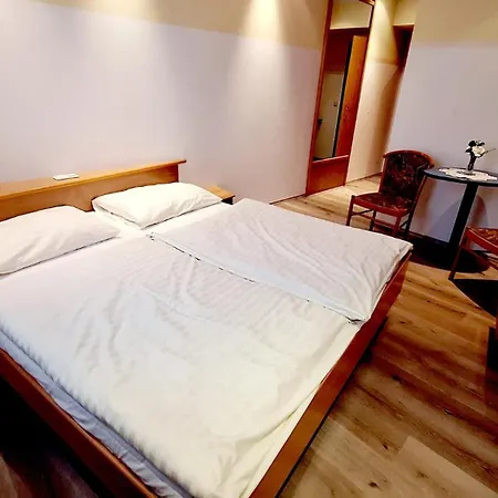 Rauchkuchl CenterCourt Hotel-3