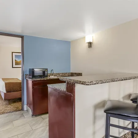 Best Western Innsuites Tucson Foothills Hotel & Suites-3