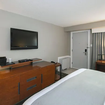 Clarion Pointe-3