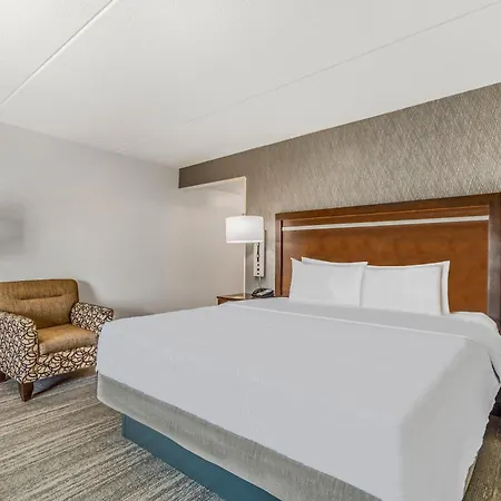 Hampton Inn & Suites Detroit/Airport Romulus-2