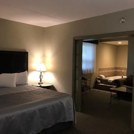 Travelodge By Wyndham Winnipeg East-2