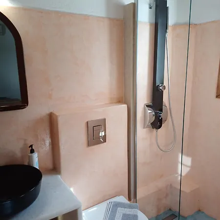 Siroco'S Rooms And Studios-2