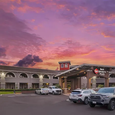 Best Western Plus Brookside Inn-3
