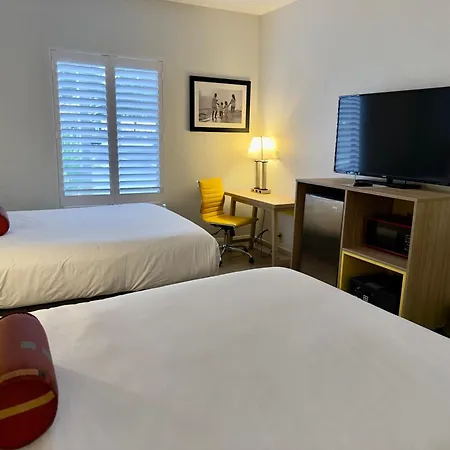 Days Inn & Suites By Wyndham Lakeland-2