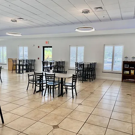 Days Inn & Suites By Wyndham Lakeland-3
