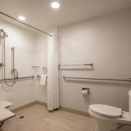 Country Inn & Suites By Radisson, Brown Deer - Milwaukee North-3