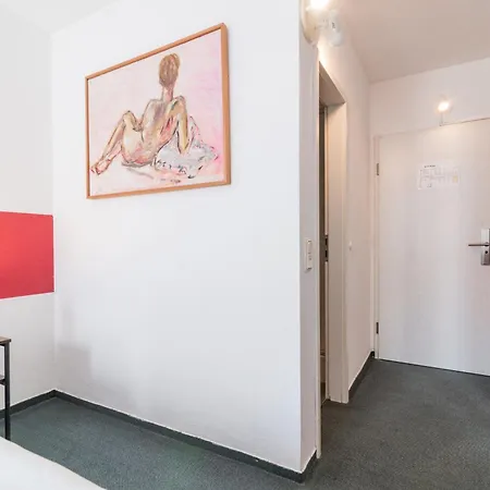 Hotel Cafe Galerie I Hannover-Garbsen I Free Parking-2