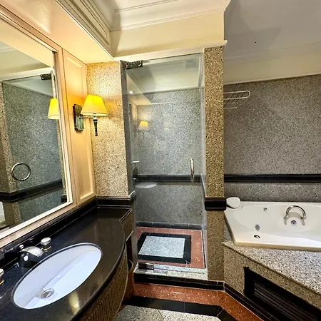Royal Benja Hotel - Big Rooms, Family Friendly-3