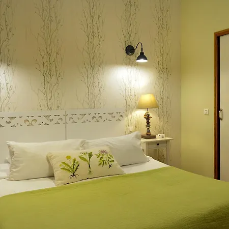 Logis Auberge Le Colombien-3
