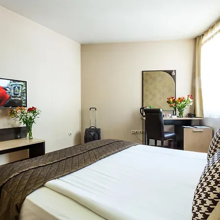 City Avenue Hotel-2