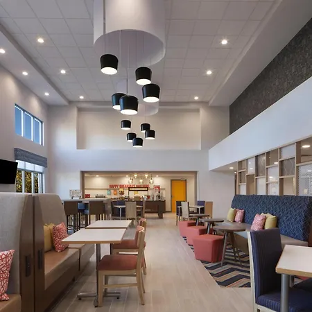 Hampton Inn & Suites Cleveland-Mentor-2