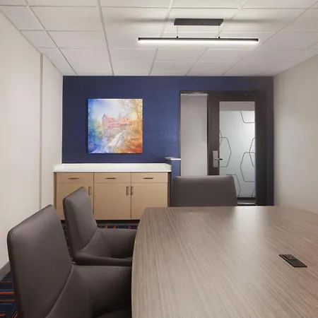 Hampton Inn & Suites Cleveland-Mentor-3