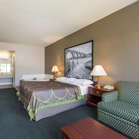 Super 8 By Wyndham Petersburg-3