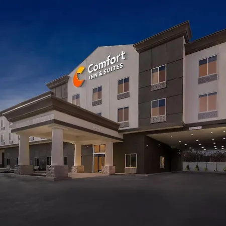 Comfort Inn & Suites Plainville-Foxboro-2
