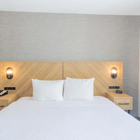 Sandman Signature Surrey-Guildford Suites-3