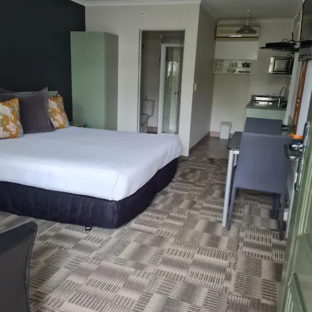 Abode On Courtenay Motor Inn-3