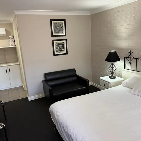 Country Leisure Motor Inn-3