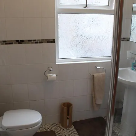 Oakwell Guest House-3