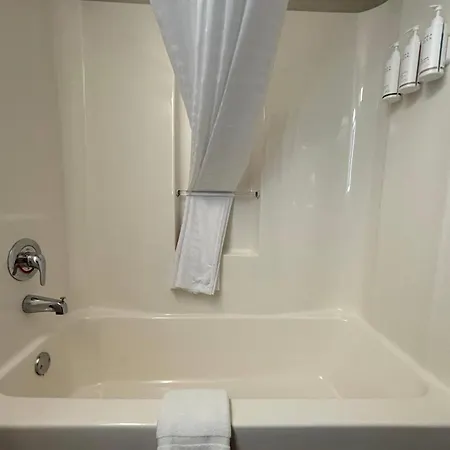 Microtel Inn & Suites By Wyndham Springfield-2