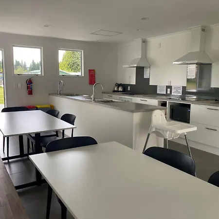 Parklands Motel & Apartments Te Anau-3