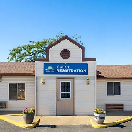 Days Inn By Wyndham Jamestown-2