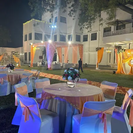Vibe By The Lalit Traveller-3