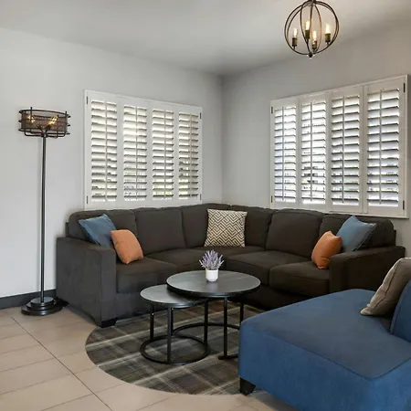 City Express By Marriott Manhattan Beach-2
