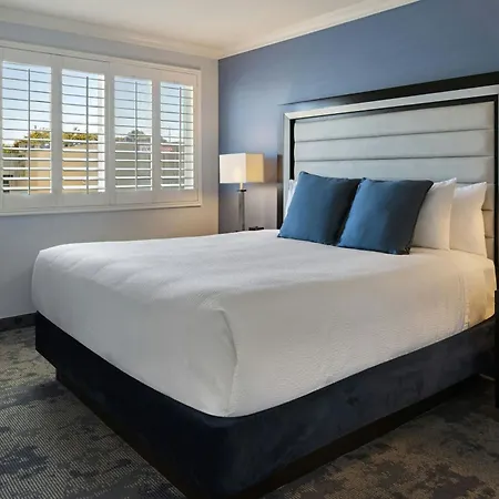 City Express By Marriott Manhattan Beach-3