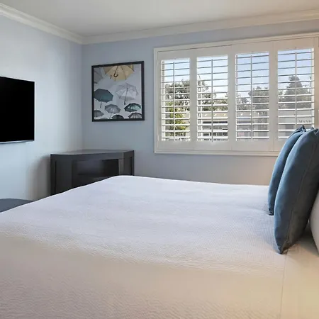 City Express By Marriott Manhattan Beach-2