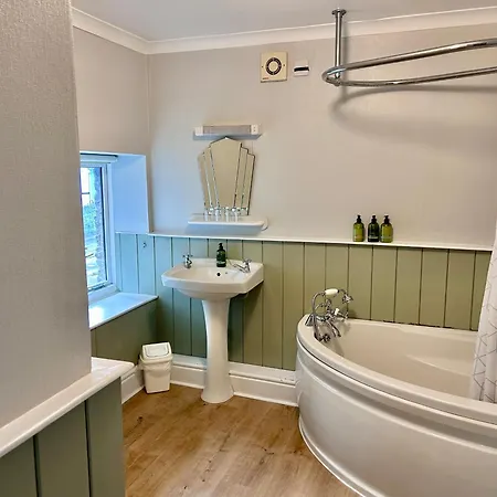The Beacons Guest House-3