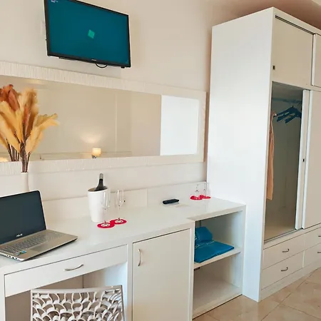 Resort Rocca Di Vadaro - Seafront Suites, Rooms & Apartments-2