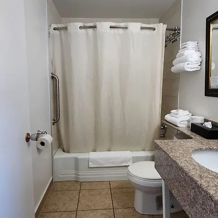 Super 8 By Wyndham Pembroke-2