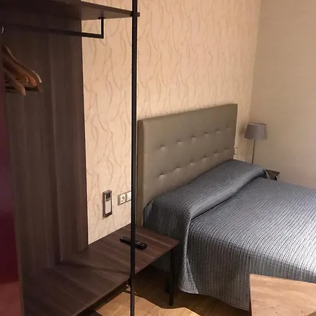 Hostal 4C Cuatro Caminos-2