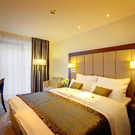 Favor Hotel Koenigsallee-3