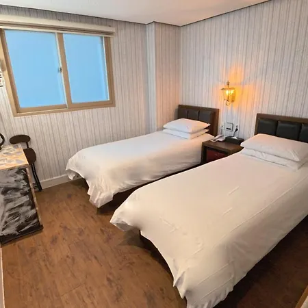Friendly Dh Naissance Hotel By Mindrum Group-2