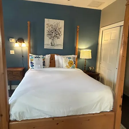 Barksdale House Inn-3