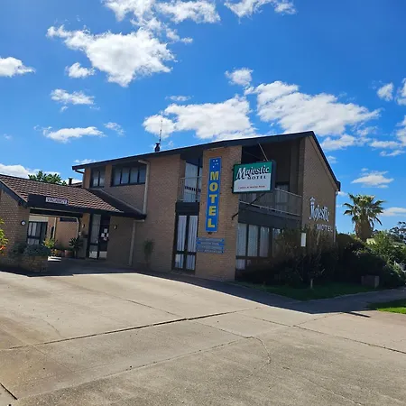 Majestic Motel-3