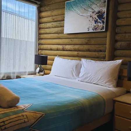 Lazy Acre Log Cabins-2