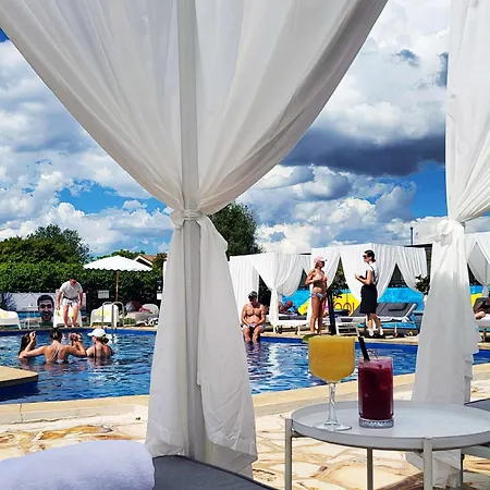 The Oriana Orange - Retro Hotel & Resort-2