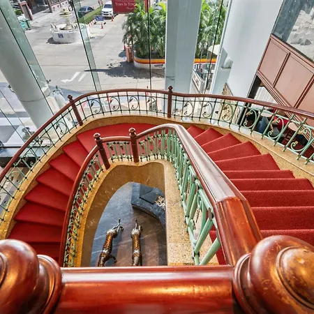 Town In Town Hotel Bangkok-3