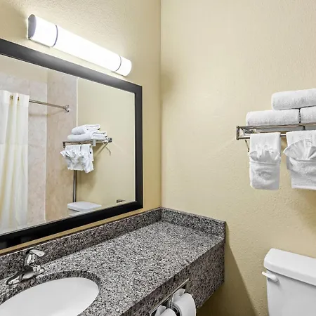 Quality Inn & Suites Des Moines Airport-3