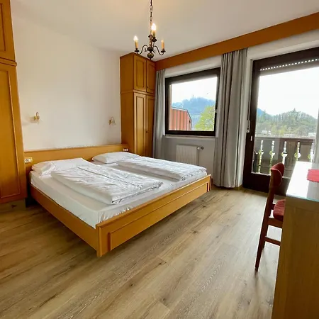 B&B Transit Rooms - Your Stopover, Free Parking-2