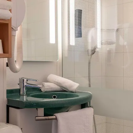 ibis Lourdes Centre Gare-2