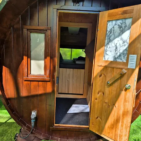 Mini Hotel Übernachten Im Gurkenfass-3